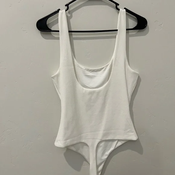 Privacy Please Bodysuit - Ribbed Tank Scoop Neck Low Back Bodysuit, Lined, sz M - Picture 3 of 5